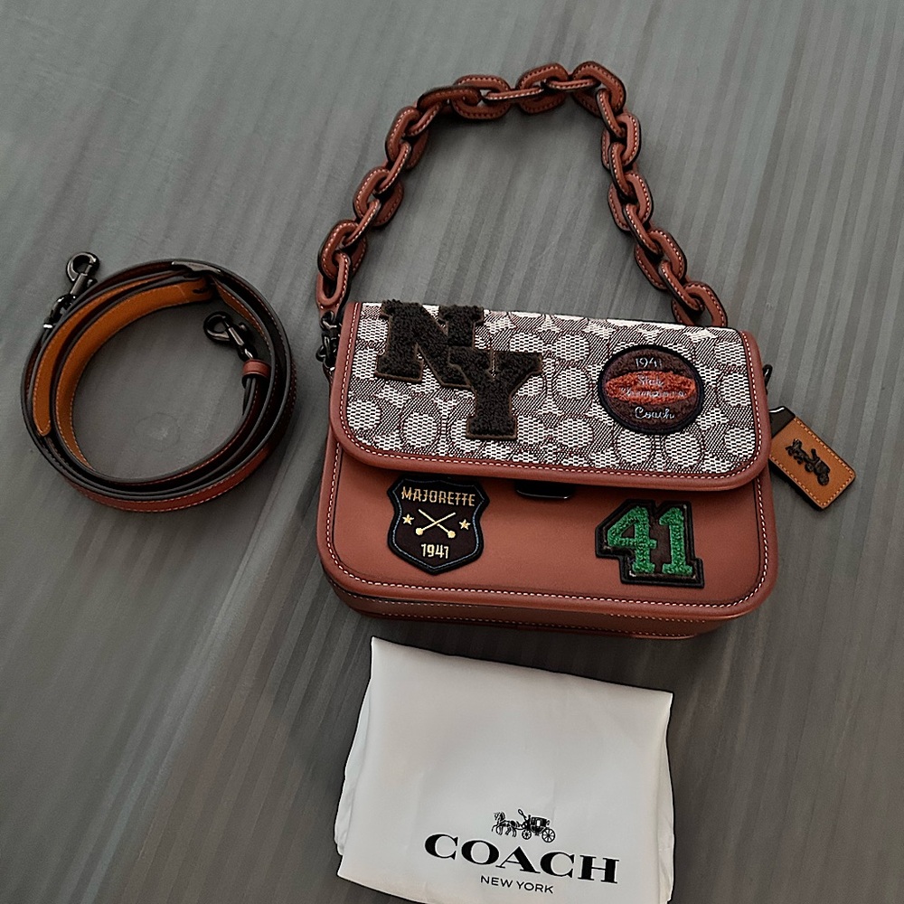 Excellent condition COACH ROGUE 1941